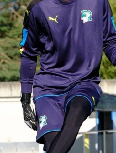 Photographie d’entraînement d’un jeune footballeur
