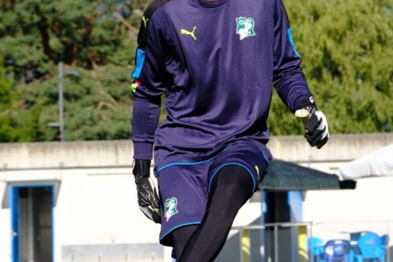 Photographie d’entraînement d’un jeune footballeur