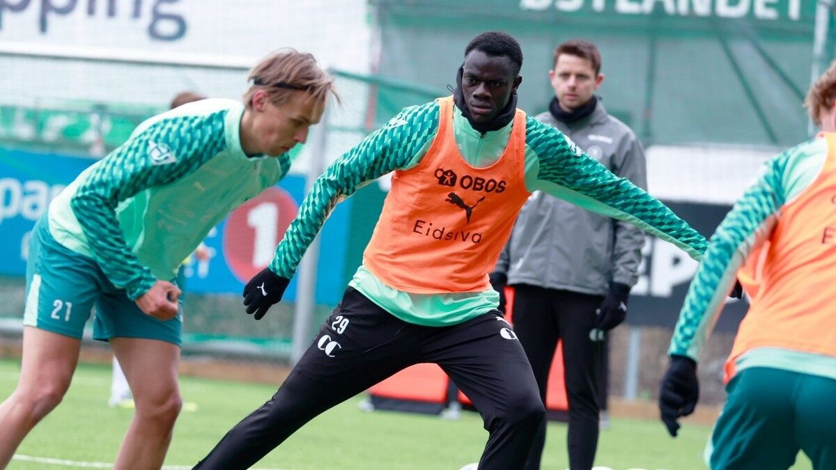Jeune footballeur africain à l’entraînement en Europe
