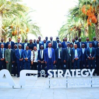 Patrice Motsepe et les responsables du football africain réunis pour une conférence de la CAF