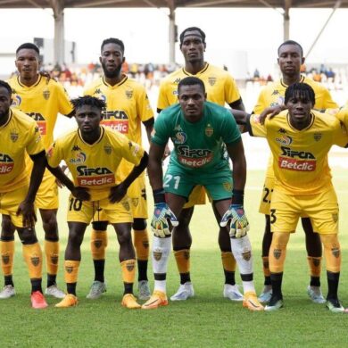 Joueurs de l’ASEC Mimosas de Côte d’Ivoire rassemblés avant la rencontre