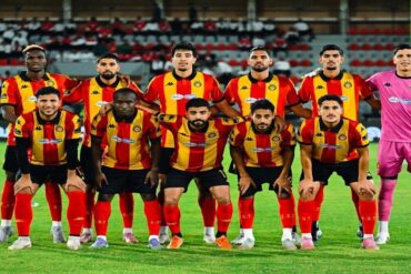 Équipe de l’Espérance sportive de Tunis regroupée avant un match