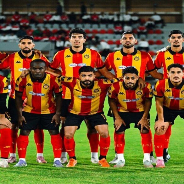 Équipe de l’Espérance sportive de Tunis regroupée avant un match