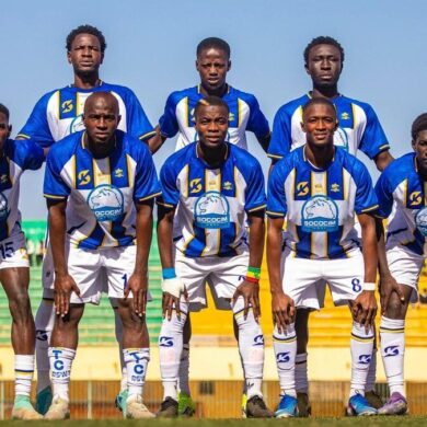 Joueurs de Colombe Sportive alignés en équipe avant un match