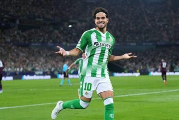 Abdessamad Ezzalzouli célèbre un but sous les couleurs du Betis