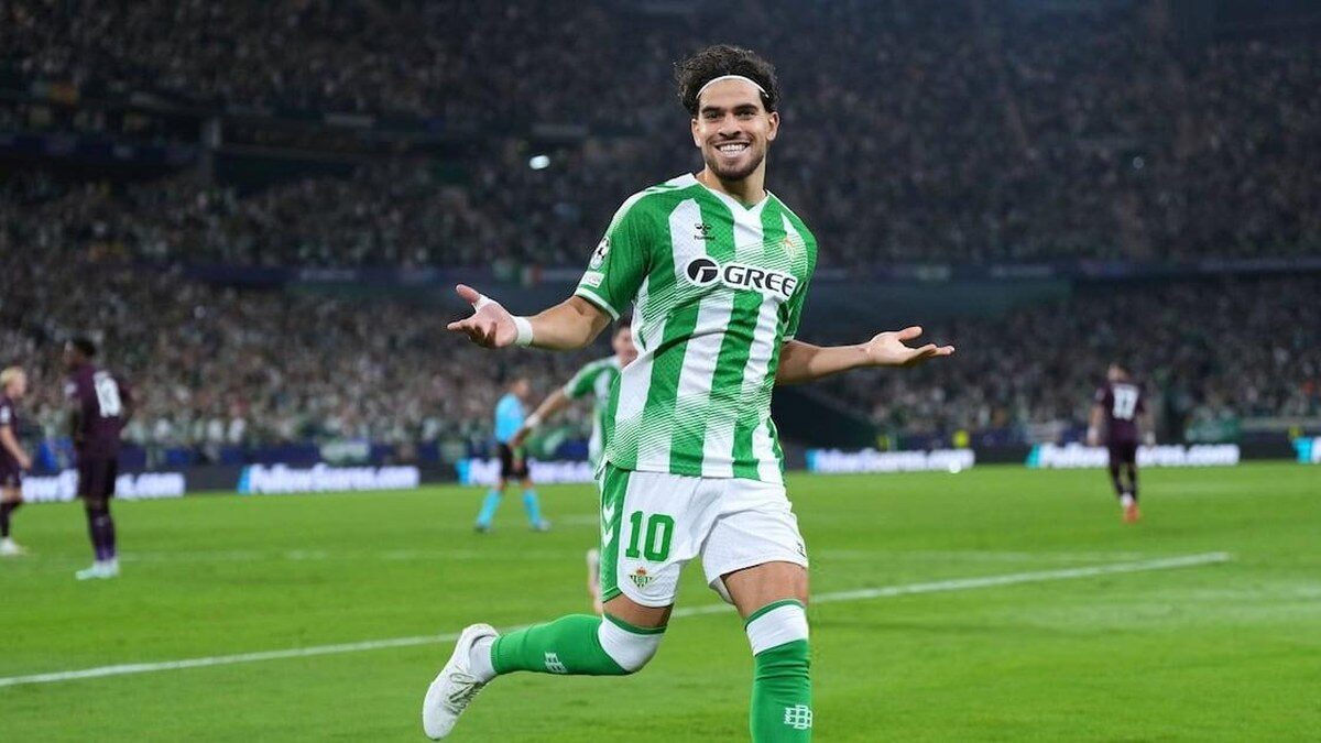 Abdessamad Ezzalzouli célèbre un but sous les couleurs du Betis