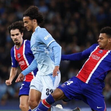 Action de jeu entre Manchester City et le Paris Saint-Germain