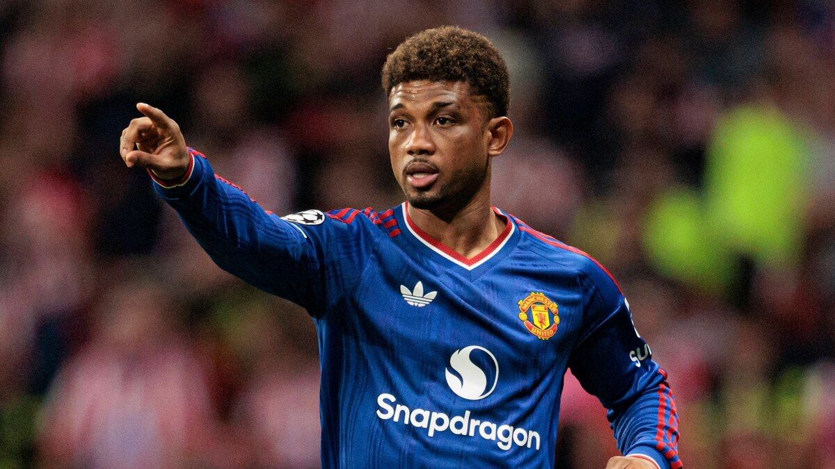 Amad Diallo portant le maillot de Manchester United lors d’une rencontre
