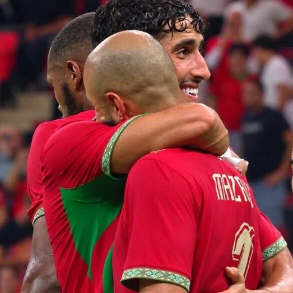 Joueurs du Maroc célébrant un but avec Achraf Hakimi