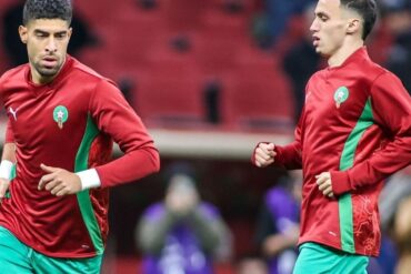 Adam Masina en tenue de football avec la sélection nationale marocaine