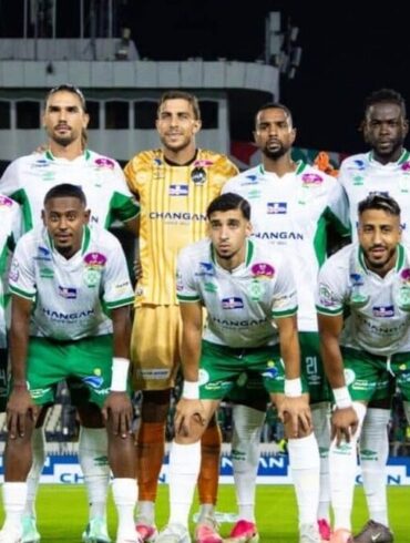 Les joueurs du Raja Casablanca posent avant une rencontre de Botola