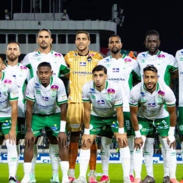 Les joueurs du Raja Casablanca posent avant une rencontre de Botola