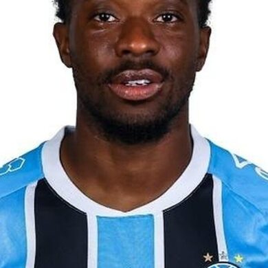 Francis Amuzu photographié en maillot du Grêmio