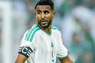 Riyad Mahrez portant le maillot de la sélection algérienne