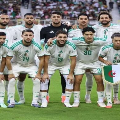Les joueurs de l’Algérie posent avant leur match face au Niger à Tizi-Ouzou