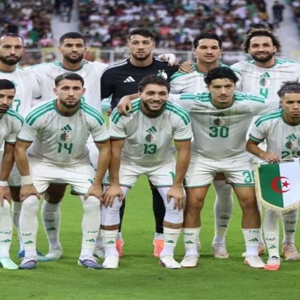 Les joueurs de l’Algérie posent avant leur match face au Niger à Tizi-Ouzou