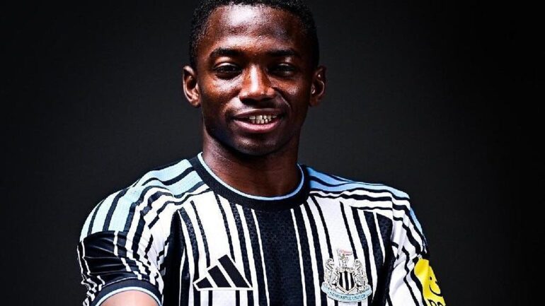 Newcastle : Arsenal et Manchester United suivraient Bazoumana Touré