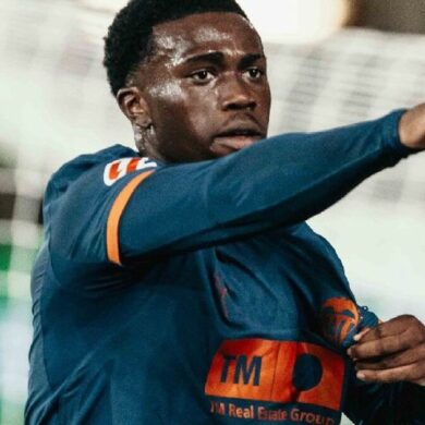 David Otorbi, jeune ailier du Valence CF, célèbre une action sous le maillot du club