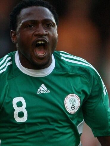Un footballeur nigérian en action, image d’archive sans lien avec la conférence de presse.