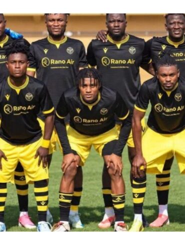 Équipe de Ranchers Bees avant un match de NPFL