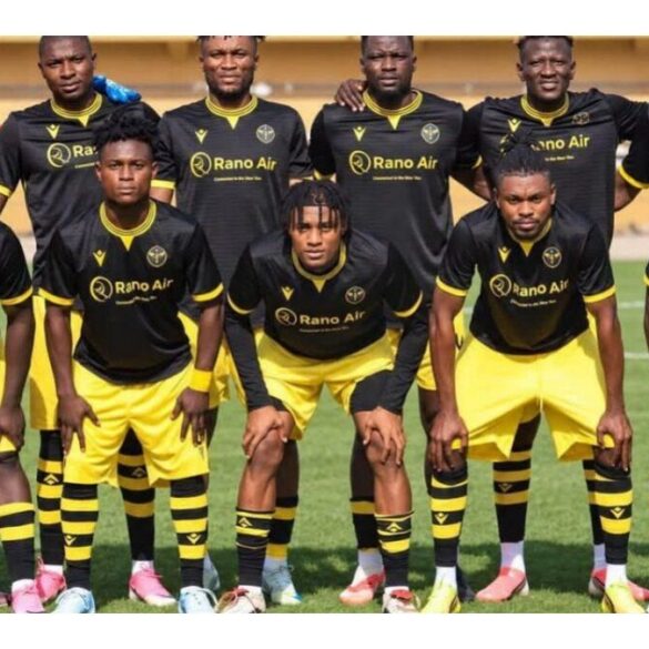 Équipe de Ranchers Bees avant un match de NPFL