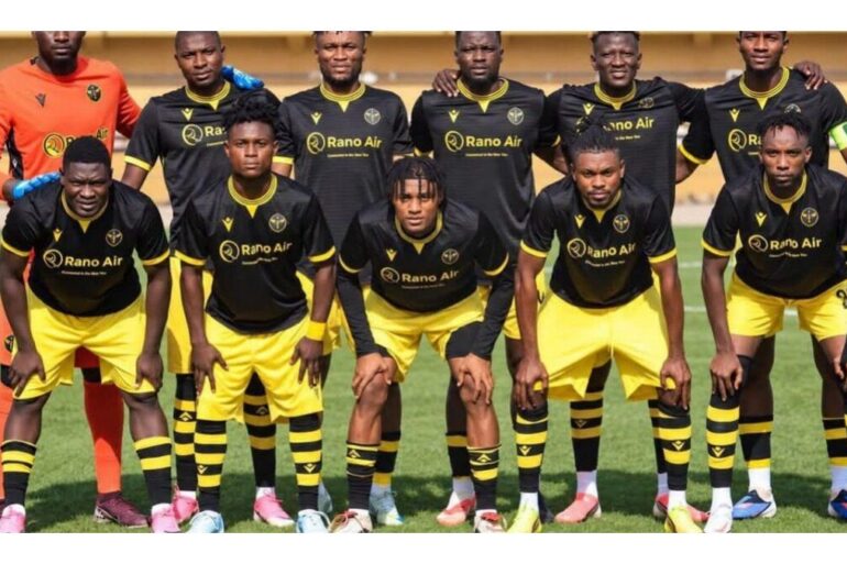 Équipe de Ranchers Bees avant un match de NPFL