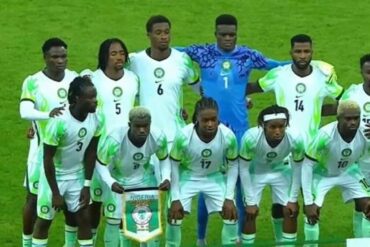 Les joueurs du Nigeria posent avant le match amical contre la Russie