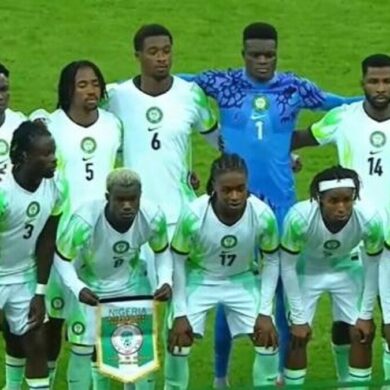 Les joueurs du Nigeria posent avant le match amical contre la Russie