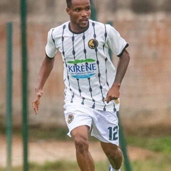 Photographie d’un footballeur professionnel sur un terrain