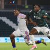 Owen Oseni en action avec Plymouth Argyle