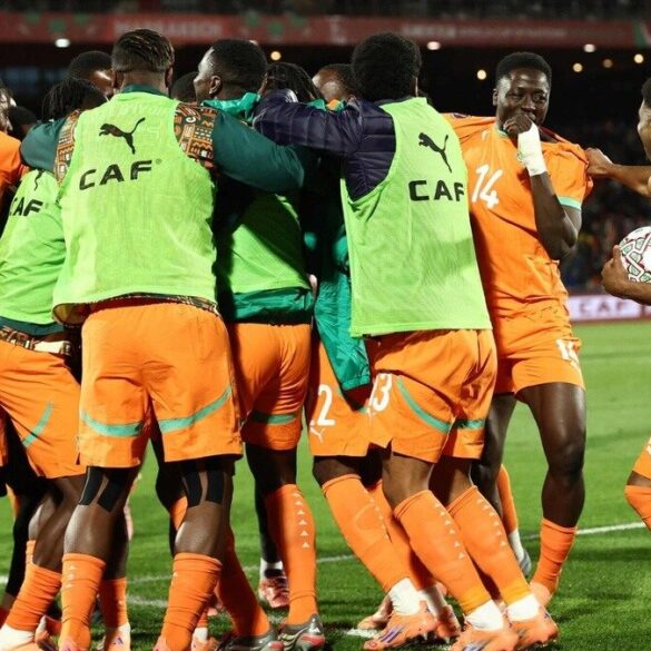 Joueurs ivoiriens célébrant un but