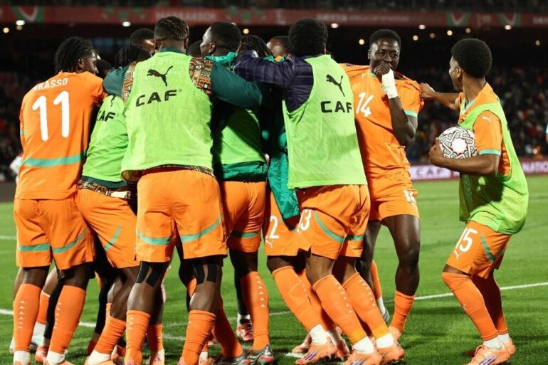 Joueurs ivoiriens célébrant un but