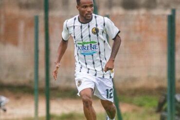 Footballeur ivoirien en match de championnat