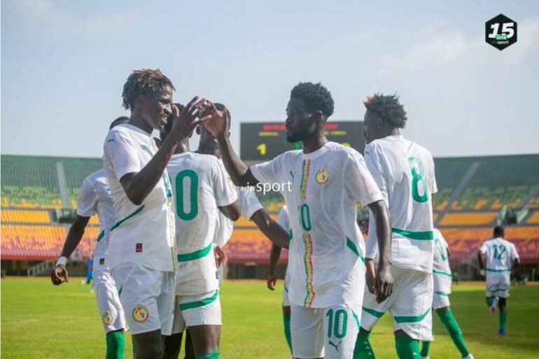 Joueurs du Sénégal U20 célébrant un but