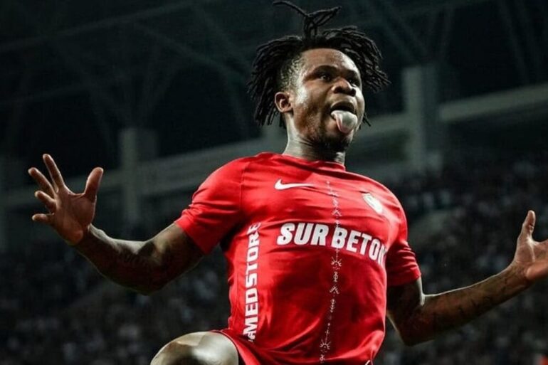 Gift Orban célébrant sous le maillot d’Amedspor